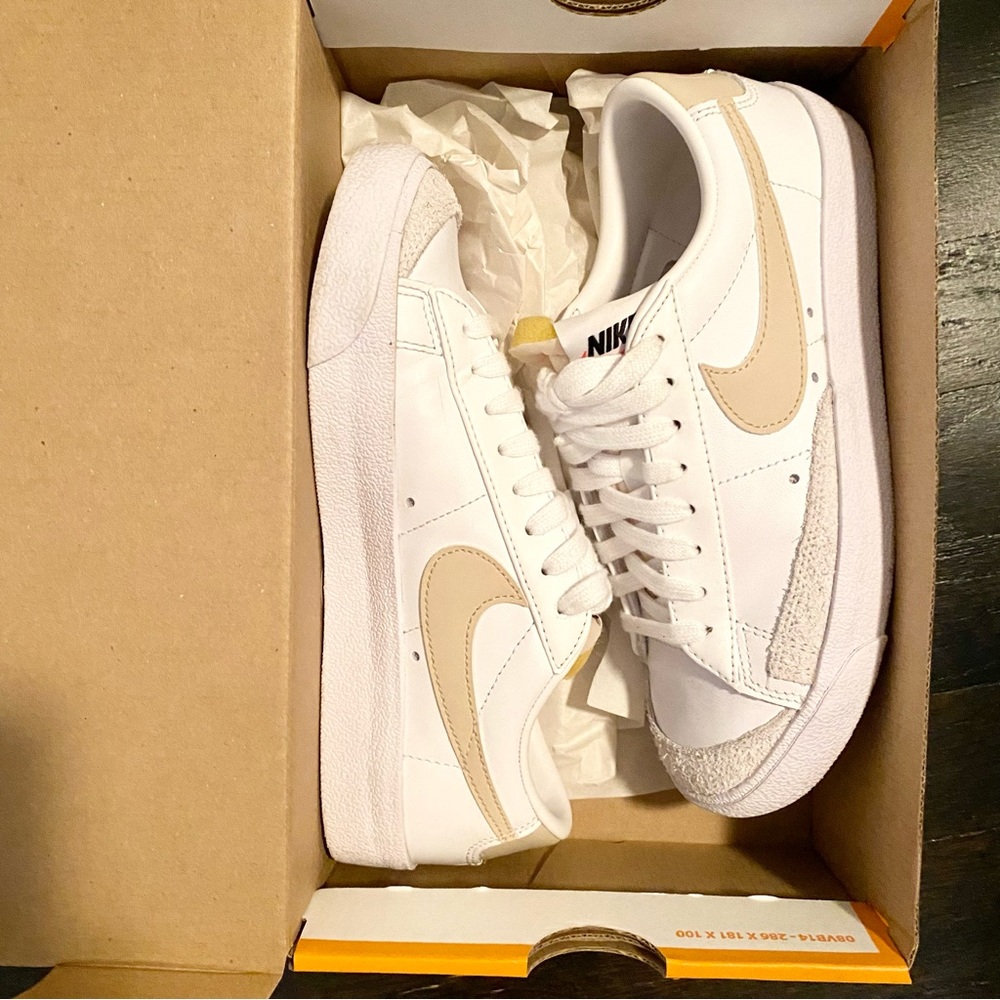 Nike Women’s Blazer Low '77